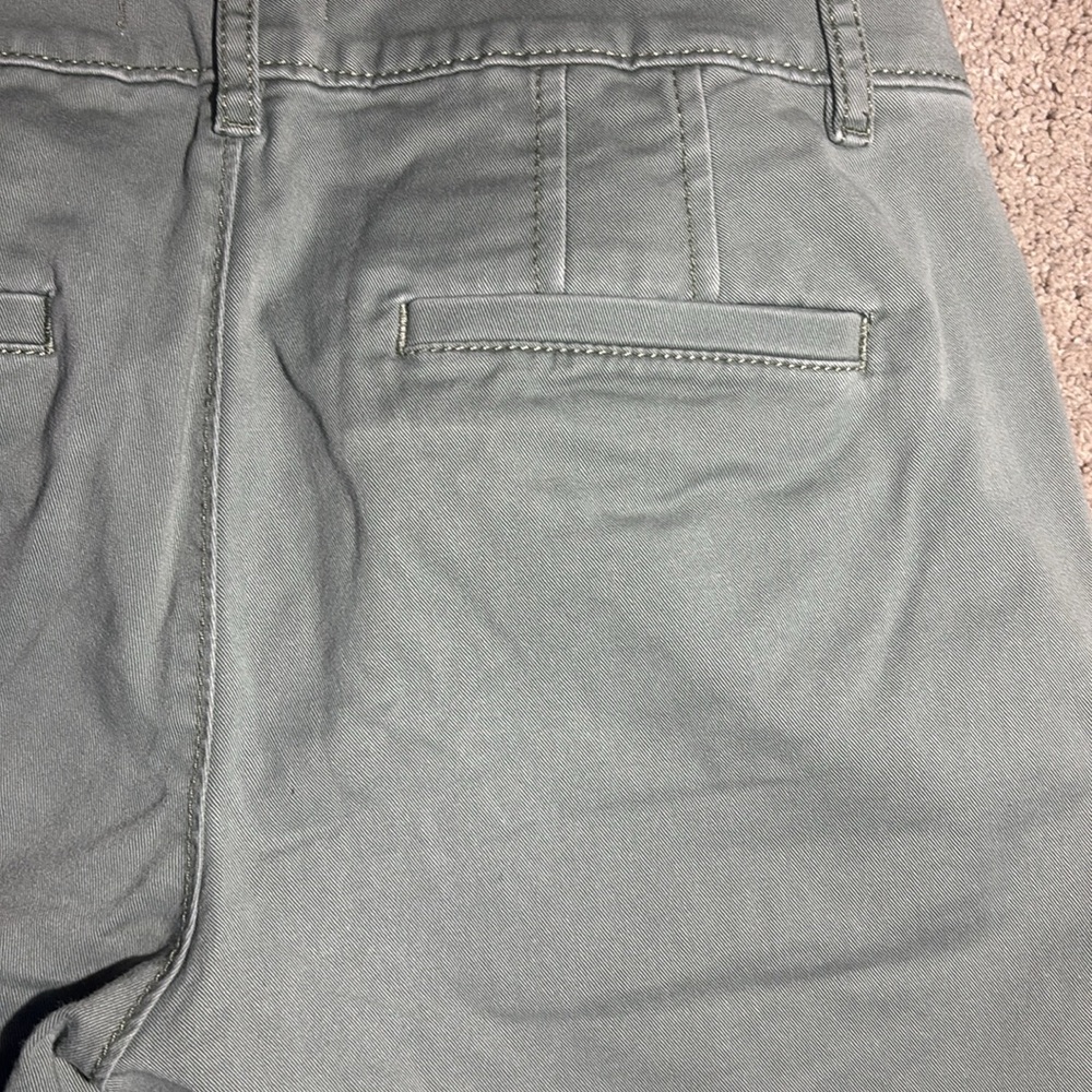 LOFT women’s 2 olive Green Flat Front knee length Bermuda shorts military green - Picture 3 of 15
